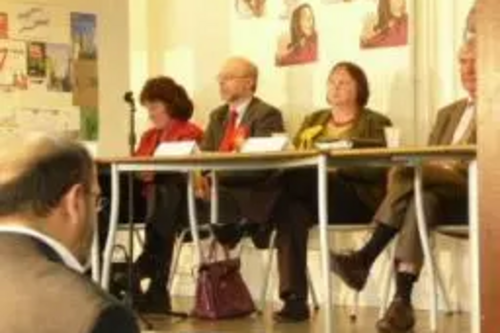 Dari Taylor Alex Cunningham, Jacquie Bell and Philip Latham at Muslim Discussion Forum