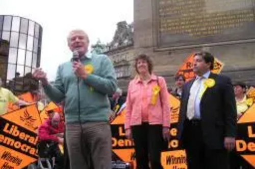 Paddy Ashdown giving a speech at Monument, Newcastle upon Tyne, Saturday 1st May 2010