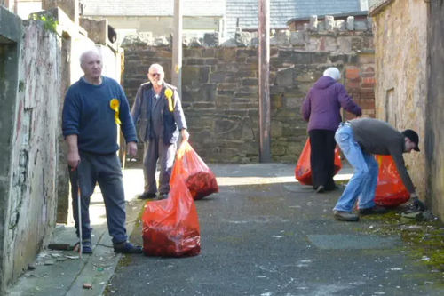 Lib Dem Litter pick Marsh House 2