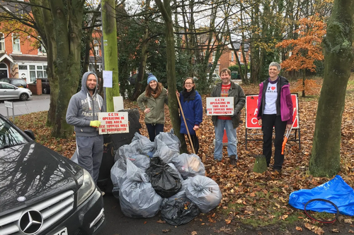 David Farrow and Izzy Knowles litter picking in Moseley