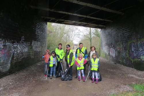 Litter pickers including Cllrs Keeling and Sandison - Great Central Way - 28 March