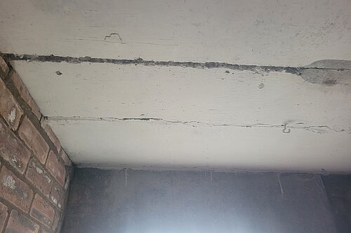 Dangerous crack in ceiling due to RAAC