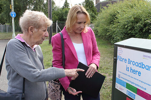 Helen discusses broadband with a North Shropshire resident